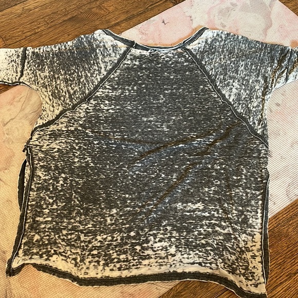 Sun & Shadow Two Tone T Shirt - Picture 2 of 4